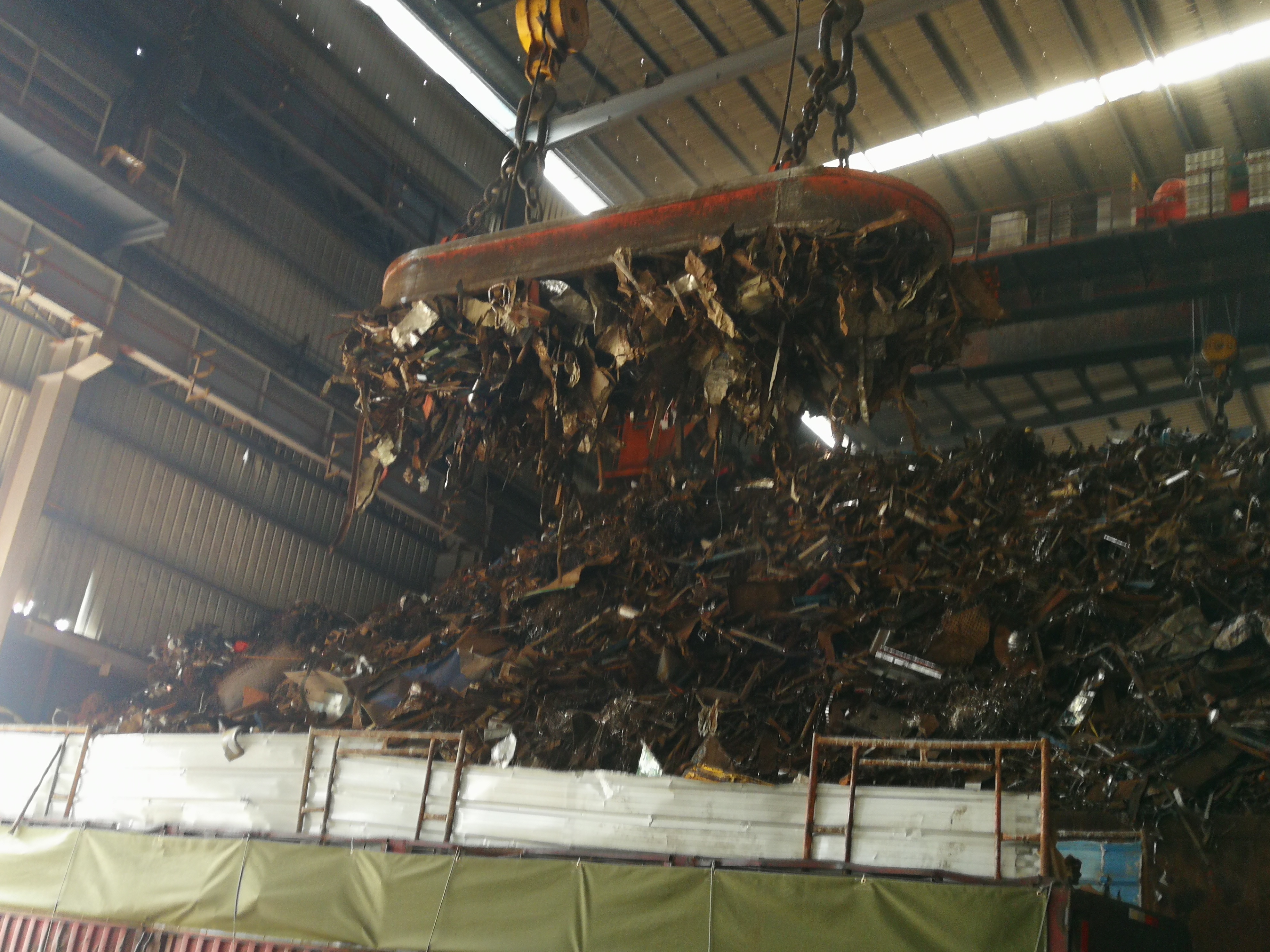 Deep Magnetic Penetration MW61 Lifting Magnet for Steel Scrap,steel Ball, Iron Ingot And Crane